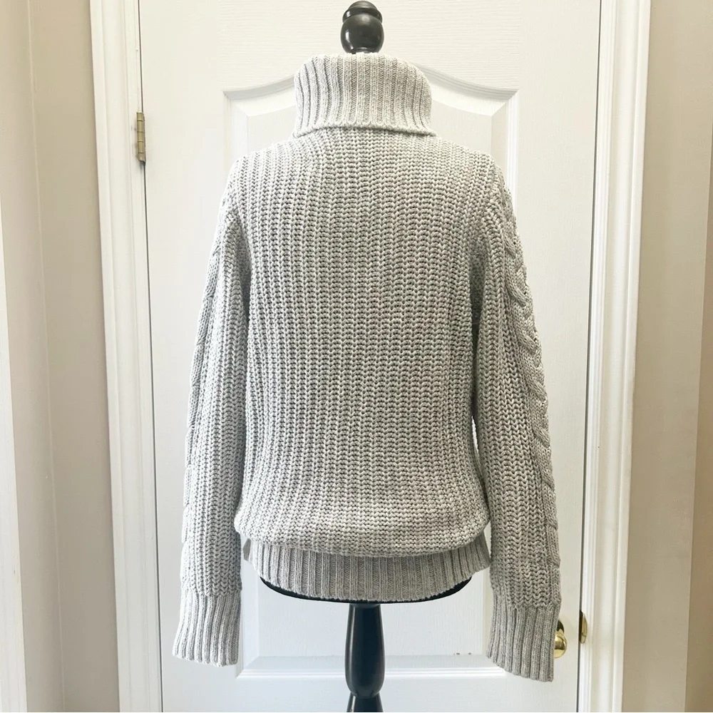 GAP Light Gray Cable Knit Turtleneck Sweater Size Medium - Picture 7 of 16